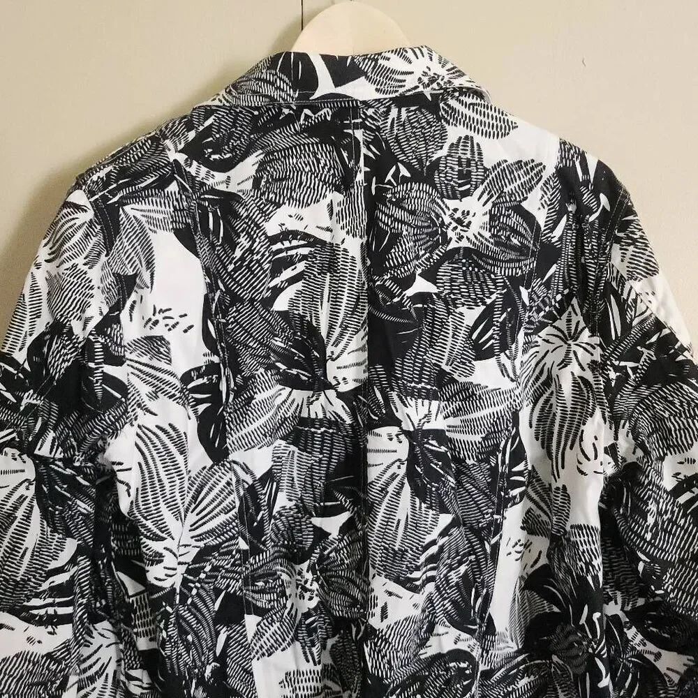 J5  Coldwater Creek Black and white floral jacket - Picture 11 of 15